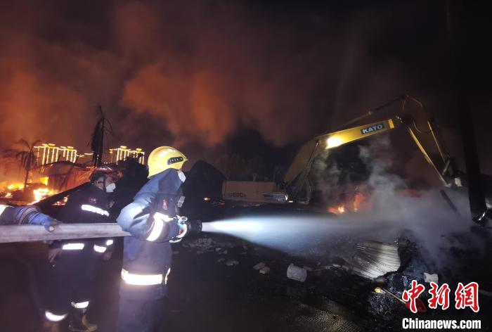 圖為事發(fā)現(xiàn)場 北海市消防救援支隊供圖 圖為事發(fā)現(xiàn)場 北海市消防救援支隊供圖