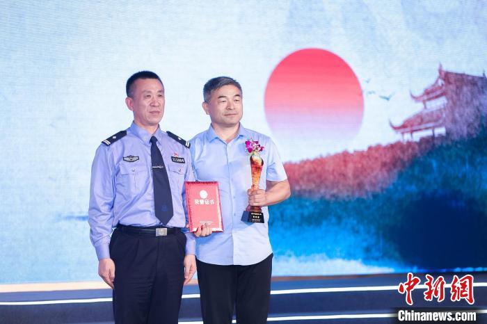 2021年度慈孝人物頒獎盛典現場?！　≈鬓k方供圖