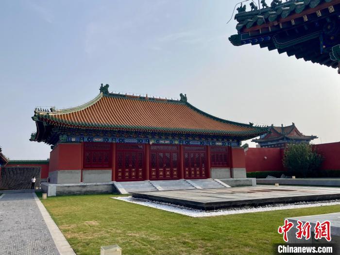 圖為北京隆福寺?！⌒戽?攝