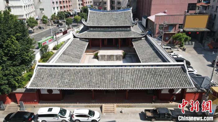 閩清文廟始建宋景德四年(公元1007年)，占地面積6201平方米，在福州“十邑”縣級文廟中規(guī)模最大?！∈Y祖德 攝