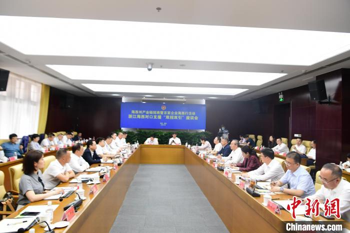 圖為座談會(huì)現(xiàn)場(chǎng)?！『Ｎ髦菸麄鞑?供圖