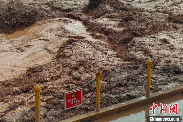 山西省氣象臺發(fā)布雷暴大風(fēng)藍(lán)色預(yù)警?！⒐诃?攝