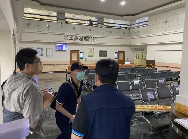 候診室發(fā)生槍擊事件，一名候診者頭部中彈倒地。圖片來源：臺灣《聯(lián)合報》記者劉星君攝