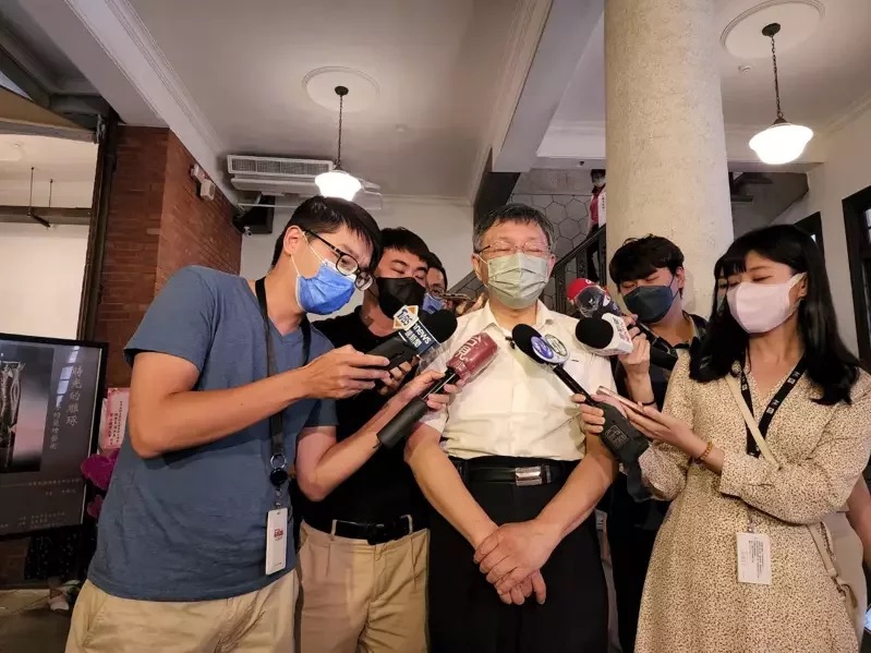 臺(tái)北市長(zhǎng)柯文哲19日參加新芳春茶行一日特展受訪。（圖源：臺(tái)灣《聯(lián)合報(bào)》）