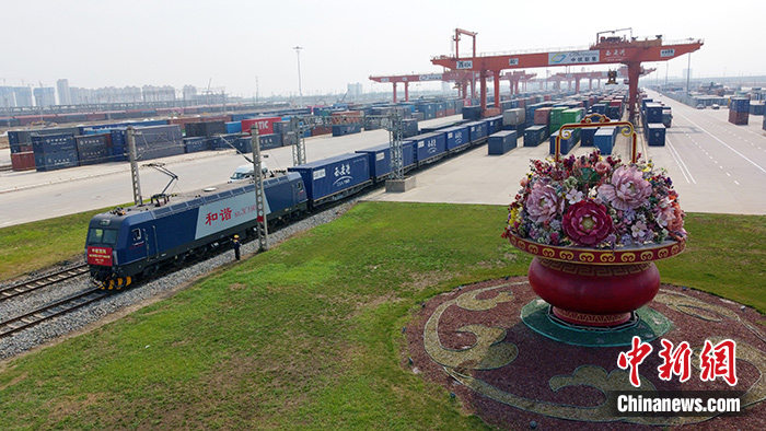 圖為列車整裝待發(fā)。（無人機照片） <a target='_blank' href='/'>中新社</a>發(fā) 黃鑫 攝