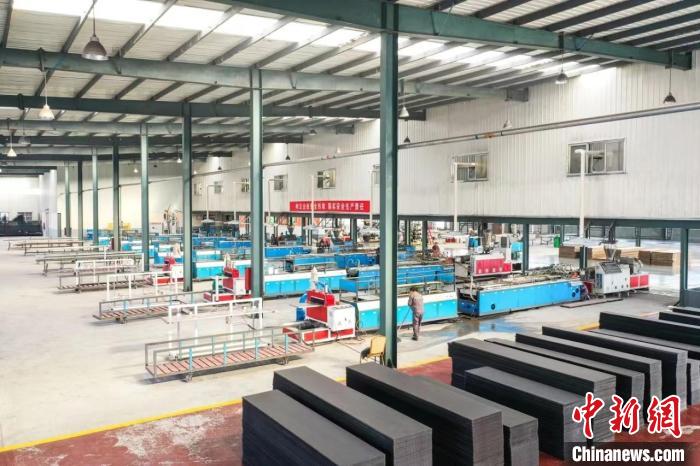 山西襄垣依托與山西大學(xué)的深度合作，探路大宗固廢循環(huán)經(jīng)濟(jì)。　連烽 攝