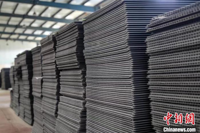 山西襄垣開展大宗固廢綜合利用科技攻關(guān)和技術(shù)轉(zhuǎn)化?！∵B烽 攝