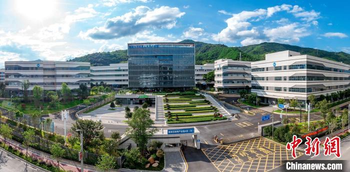 未來(lái)城能源互聯(lián)網(wǎng)產(chǎn)業(yè)園?！⌒铝_區(qū)融媒體中心供圖