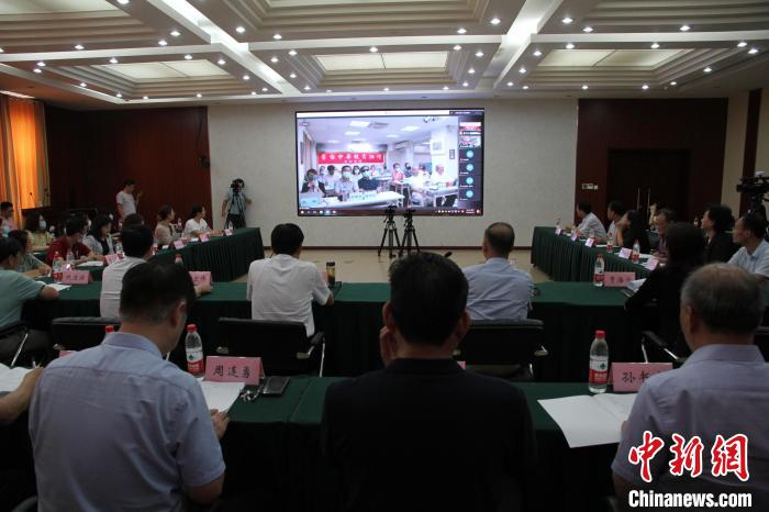 魯臺中華教育論壇“云端”舉行，為兩岸專家、學(xué)者提供交流平臺?！五?攝