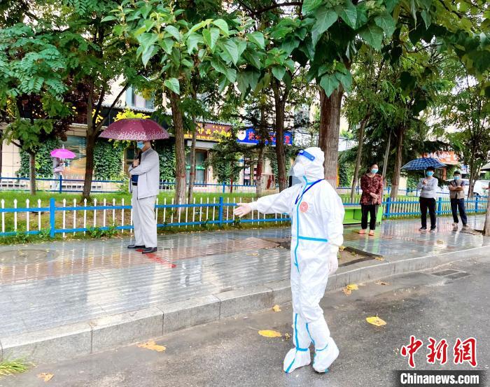 高原小城青海尖扎抗疫見聞：柔肩亦可擔(dān)重任，夫妻檔聞令而動(dòng)