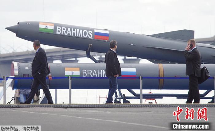 資料圖：2019年俄羅斯國(guó)際海事防務(wù)展上展出的“布拉莫斯”反艦導(dǎo)彈。