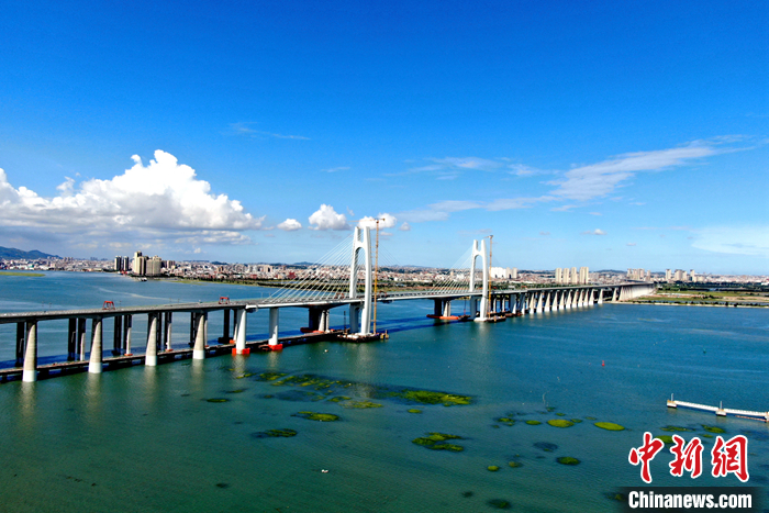 圖為航拍福廈高鐵跨海大橋。（無人機(jī)照片） <a target='_blank' href='/'>中新社</a>發(fā) 南昌鐵路 供圖