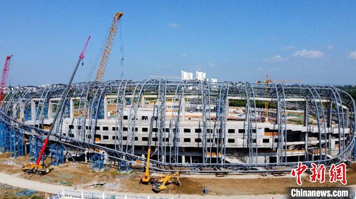 航拍體育場鋼結(jié)構(gòu)背面圖?！芬圾Q 攝