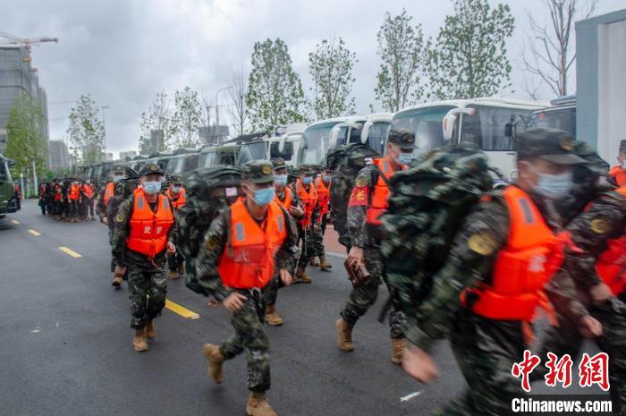 武警官兵趕赴寧波、舟山?！⊥醭｝?攝