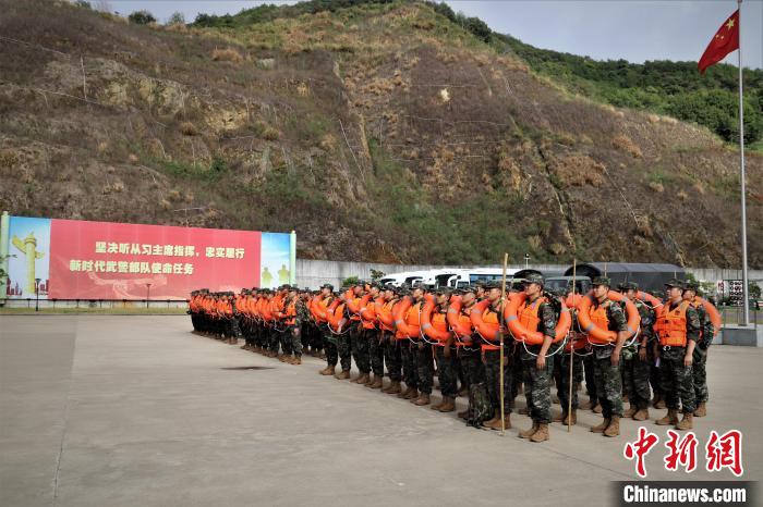 武警舟山支隊(duì)整裝待發(fā)?！垥詰c供圖