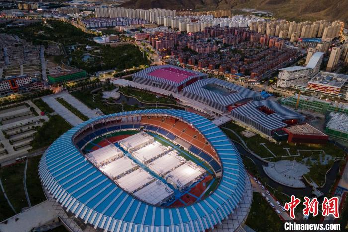 圖為拉薩市方艙醫(yī)院。疫情期間，西藏民營醫(yī)療企業(yè)踴躍參加抗疫醫(yī)療服務(wù)。　江飛波 攝