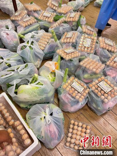 西藏格拉丹東超市疫情期間全力保障市場供應(yīng)。　西藏格拉丹東商貿(mào)有限公司 供圖