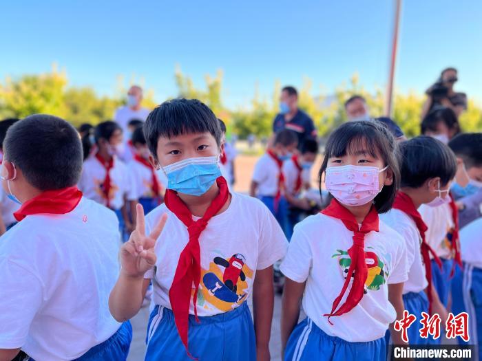 助力山村教育浙商銀行“一行一?！睅头鲟l(xiāng)村小學(xué)24所