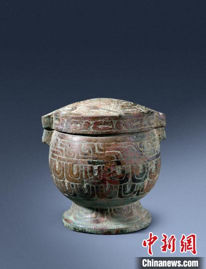 梁帶村遺址諸侯芮公墓(M27)出土的一個(gè)微型銅容器?！×簬Т遘菄z址博物館 供圖