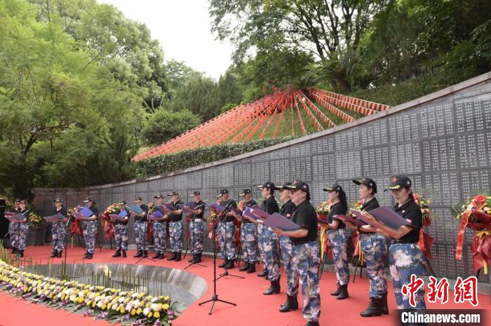 紀(jì)念活動(dòng)現(xiàn)場(chǎng)。　鐘欣 攝