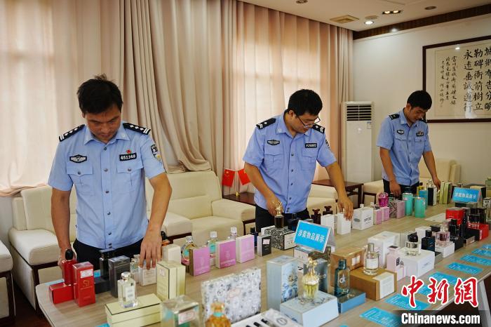 圖為警方查獲的涉案物品?！≠R州警方供圖