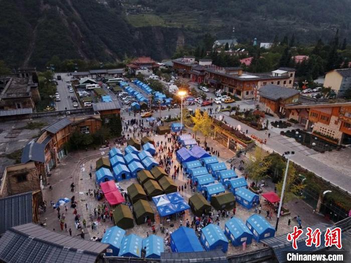 四川瀘定6.8級地震:上萬用戶恢復(fù)供電震區(qū)“第一盞燈”亮了