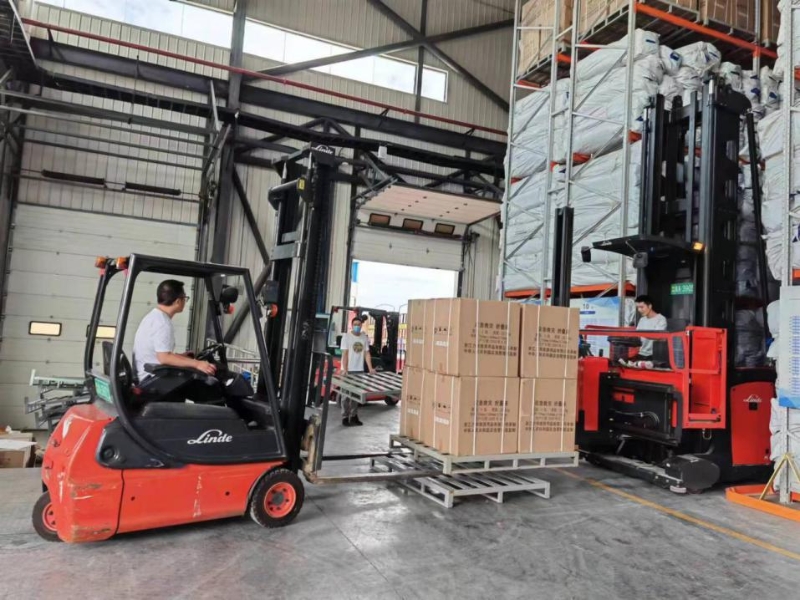 四川省向地震災(zāi)區(qū)緊急調(diào)配救災(zāi)物資。(四川省應(yīng)急管理廳供圖)