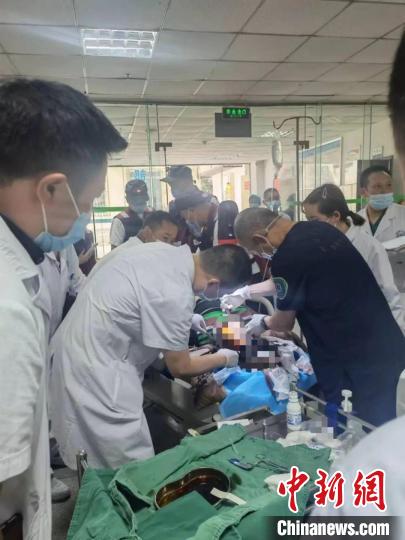 救治現(xiàn)場。　四川省中醫(yī)藥管理局供圖