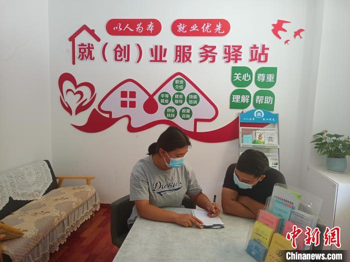 新疆庫(kù)車(chē)市精準(zhǔn)服務(wù)多渠道促進(jìn)高校畢業(yè)生就業(yè)