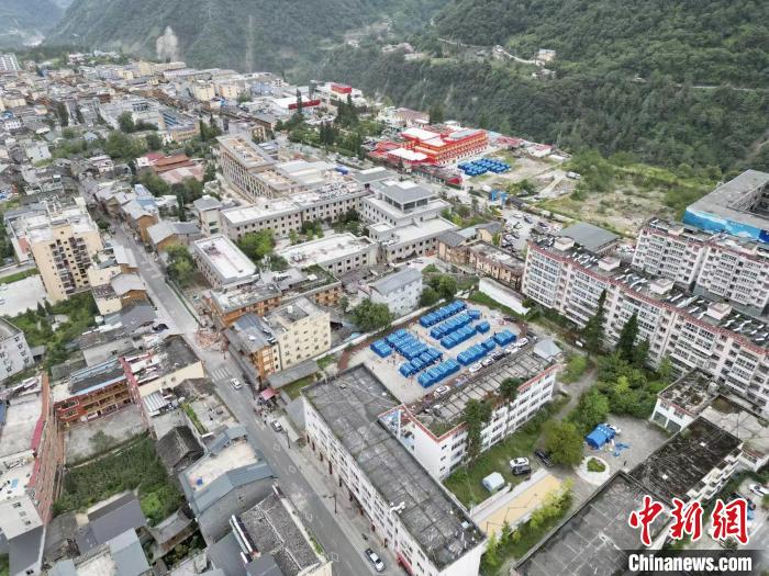 航拍瀘定地震震中?！埨?攝