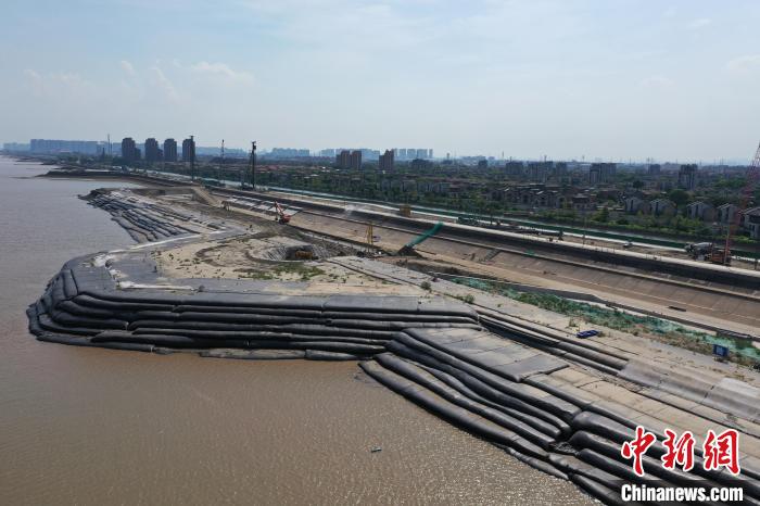 施工中的海塘 海寧傳媒中心供圖 施工中的海塘 海寧傳媒中心供圖