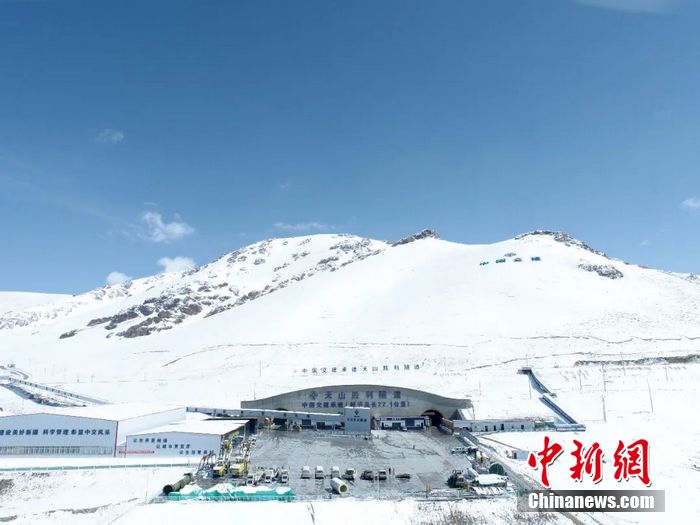 圖為烏尉高速天山勝利隧道。