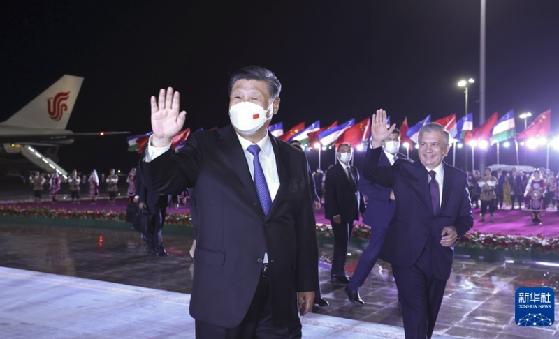 國家主席習(xí)近平乘專機抵達撒馬爾罕