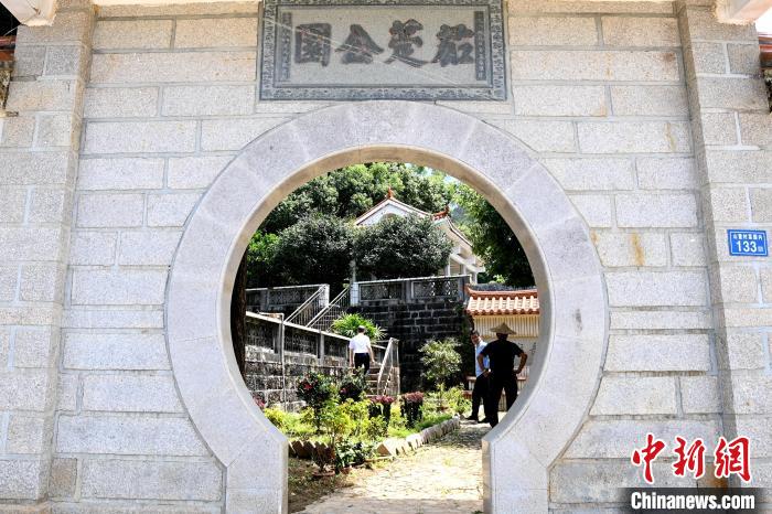 臺(tái)灣薛氏宗親捐建的“茄萣公園”?！埥鸫?攝