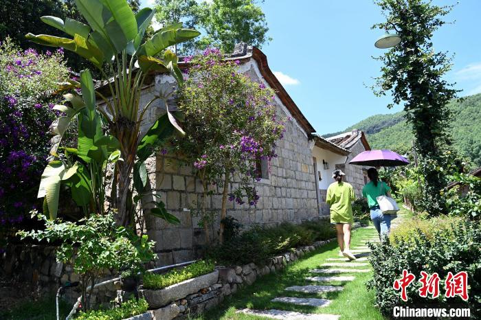 山重村不少古厝院子改造成具有閩南風(fēng)格的民宿。　張金川 攝