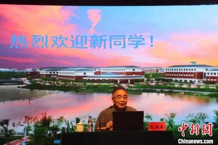 張伯禮院士講授開學(xué)第一課：“守正創(chuàng)新，做新時(shí)代中醫(yī)人”