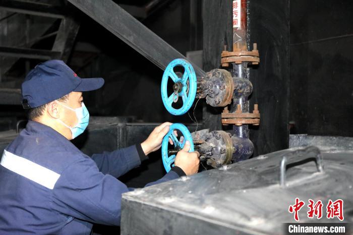 9月18日，漠河市正式開啟8個(gè)月超長(zhǎng)供暖期?！∩厶炖?攝