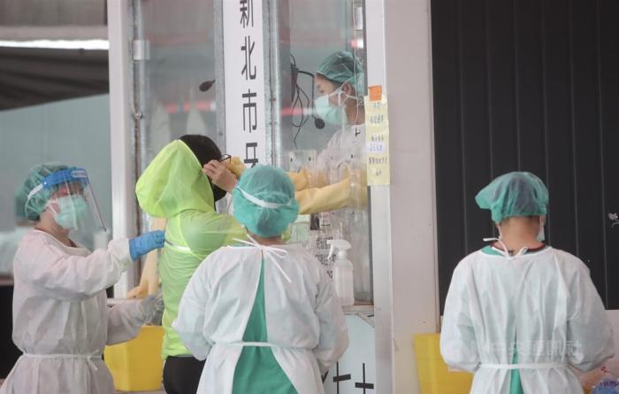 資料圖：臺灣民眾在做PCR采檢。臺灣“中央社”圖 吳家昇 攝。