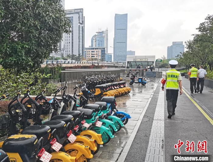 重慶：軌道出入口5米內(nèi)亂停共享單車三企業(yè)被處罰