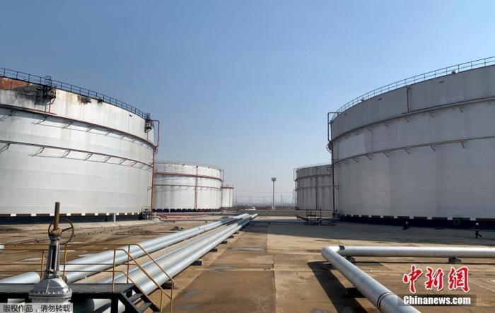 資料圖：沙特海濱城市吉達(dá)的一處石油設(shè)施。