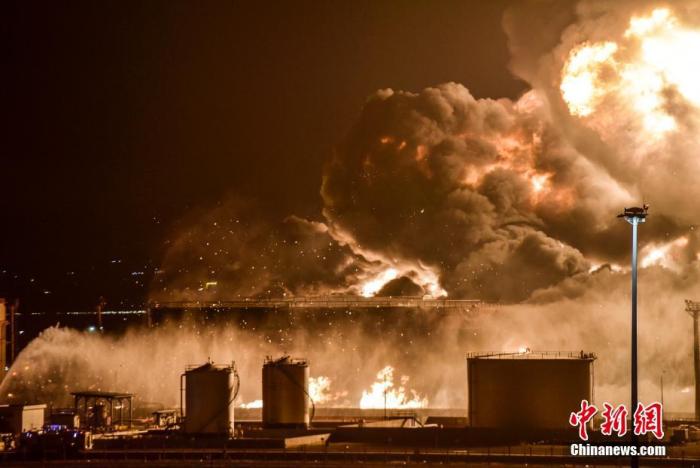 資料圖：沙特吉達(dá)一處石油設(shè)施遭也門胡塞武裝襲擊。