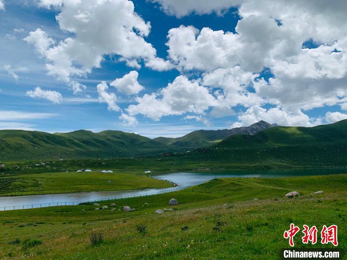 圖為三江源腹地久治生態(tài)環(huán)境持續(xù)向好?！O睿 攝