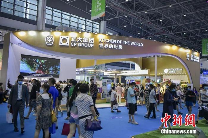 泰國大型華商企業(yè)正大集團參加2021年在海南省海口市舉辦的首屆中國國際消費品博覽會。駱云飛 攝 