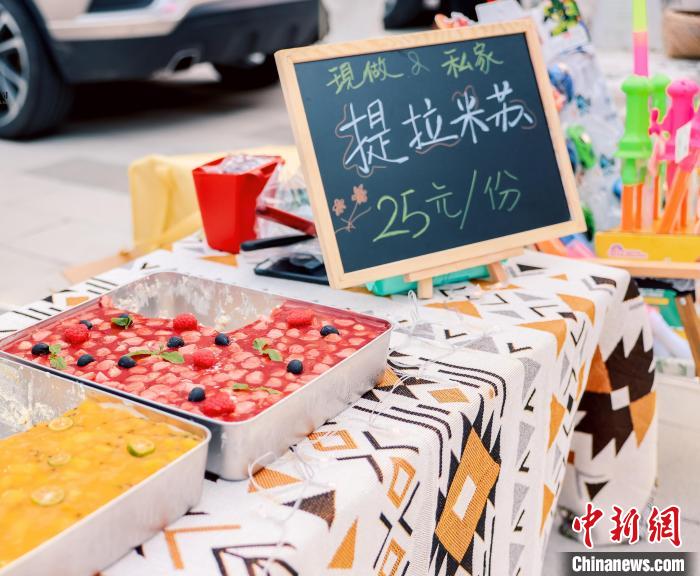 國慶假期見聞：“Z世代”何以弄潮后備箱集市？