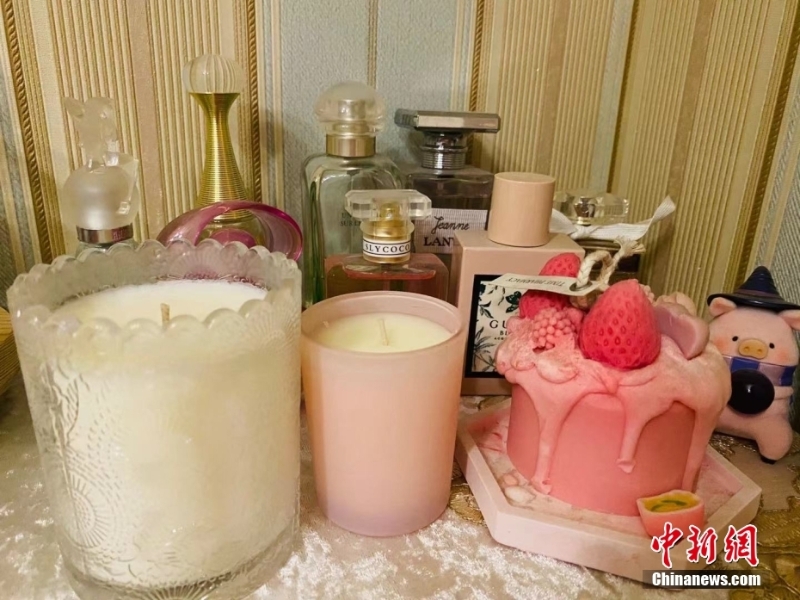 圖為10月4日，李希辰家里擺放的香氛產(chǎn)品。 <a target='_blank' href='/'>中新社</a>發(fā) 李希辰 攝
