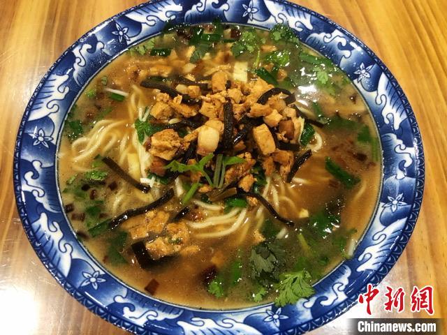 圖為制作完成的新絳臊子面。　李庭耀 攝