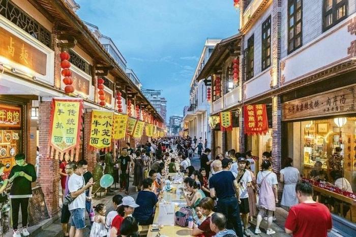 古城長桌宴。圖片來源：臺灣《聯(lián)合報》