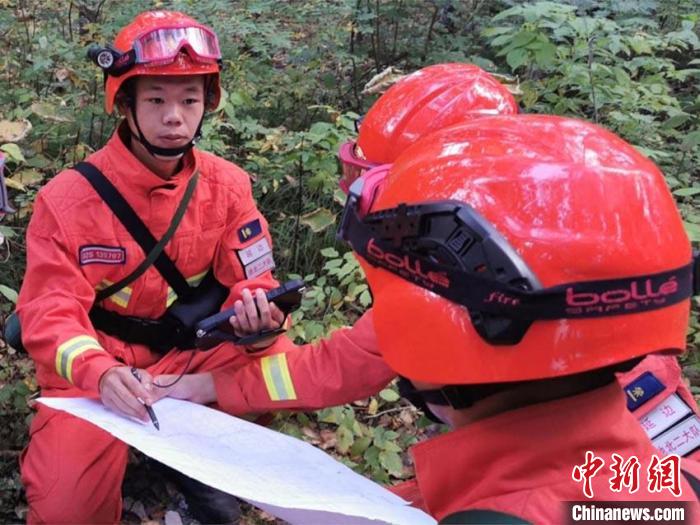 【十年@每一個(gè)奮斗的你】“95后”年輕“火焰藍(lán)”接過(guò)父輩使命守護(hù)長(zhǎng)白林海