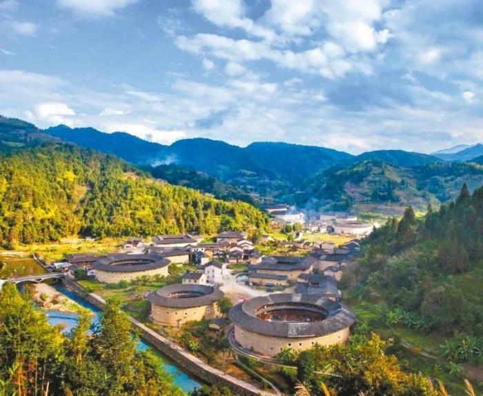 臺(tái)媒看大陸：福建漳州巍峨土樓宛如神話(huà)建筑