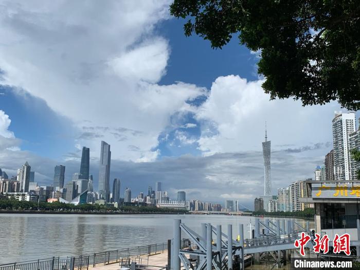 廣州珠江沿岸 王堅 攝 廣州珠江沿岸 王堅 攝